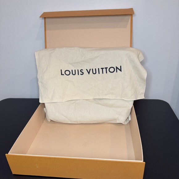 Louis Vuitton Graceful PM hobo in classic Monogram canvas Beige Interior - Picture 17 of 17